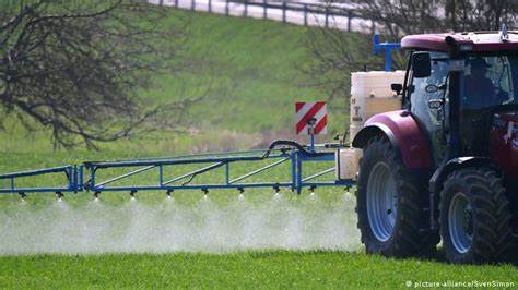 Bayer advierte que podría suspender la producción de Roundup