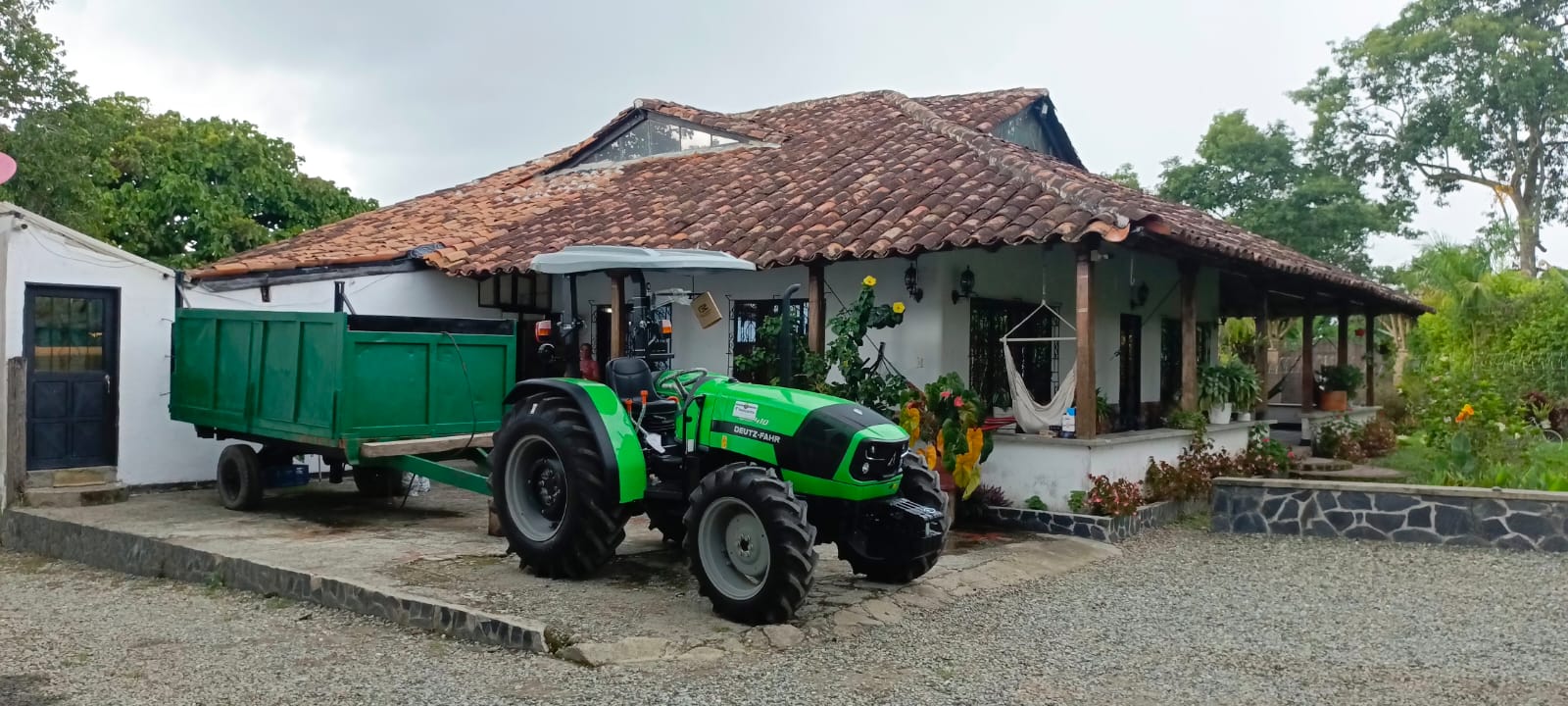 Deutz Fahr Agrolux 410: ventajas clave para la ganadería en Colombia